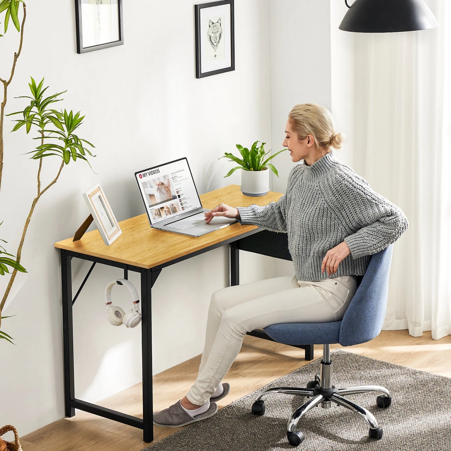Ljustra Modern Compact Computer Desk with Storage and Headphone Hook